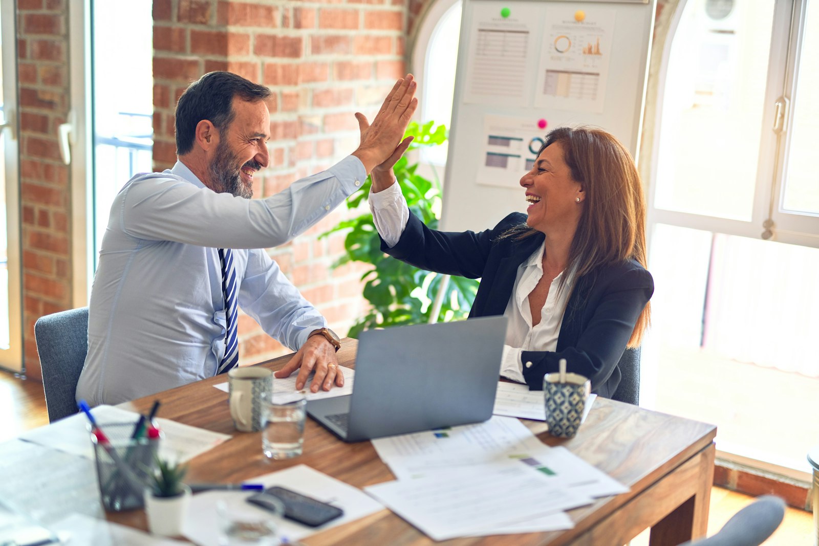 Tarynix consultants working with a client